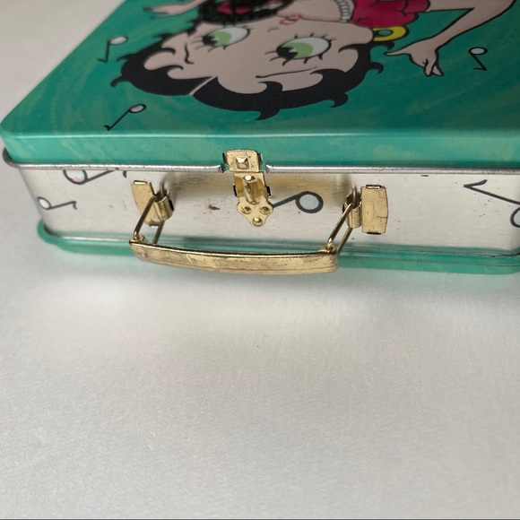 ✨EUC Betty Boop Keychain & Tin Mini Suitcase - Picture 4 of 14